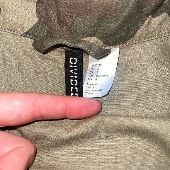 Divided / H&M Camo Utility Cargo Jacket Size 8 - Picture 2 of 7